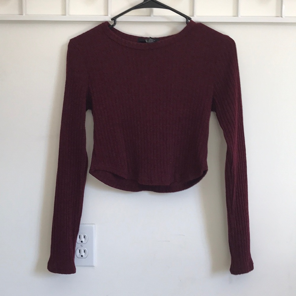 Red crop top - Picture 2 of 3